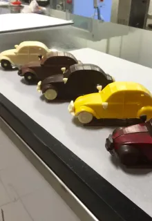 voiture en chocolat modèle deux chevaux